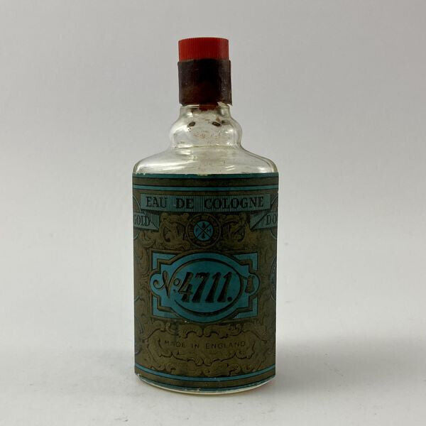 4711 Kölnisch Wasser Flakon auf weißem Hintergrund.