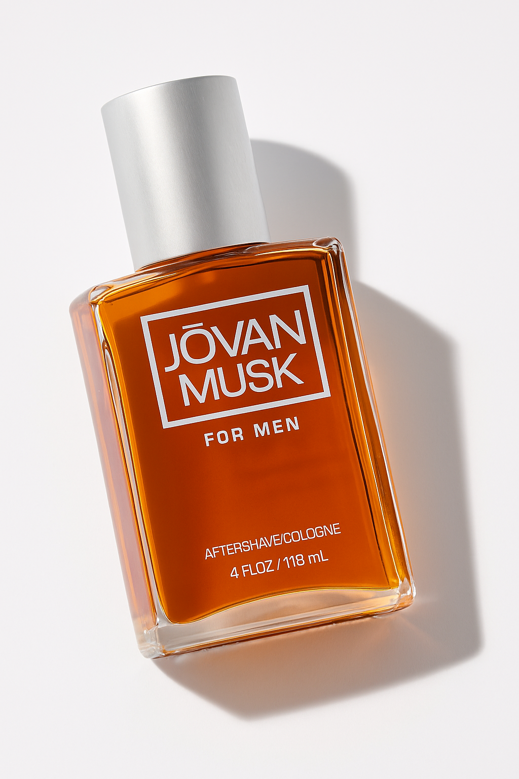 Jovan Musk for Men Flakon auf weißem Hintergrund.