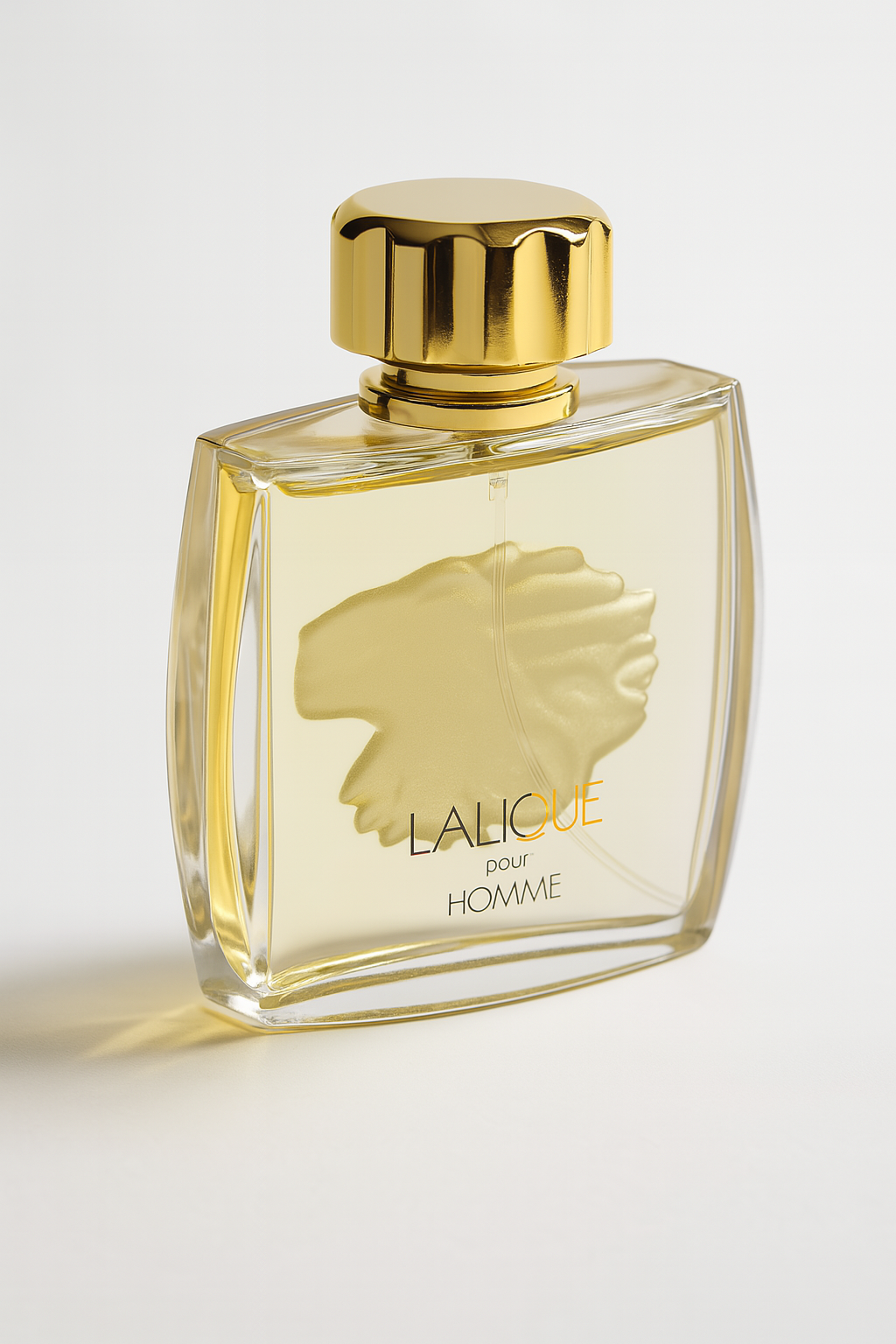 Lalique Pour Homme Flakon auf weißem Hintergrund.