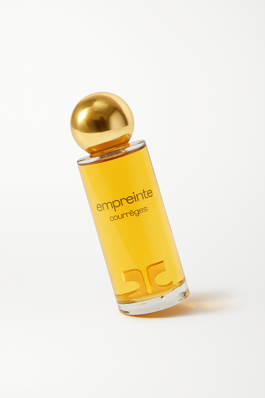 Courreges Empreinte Flakon auf weißem Hintergrund.