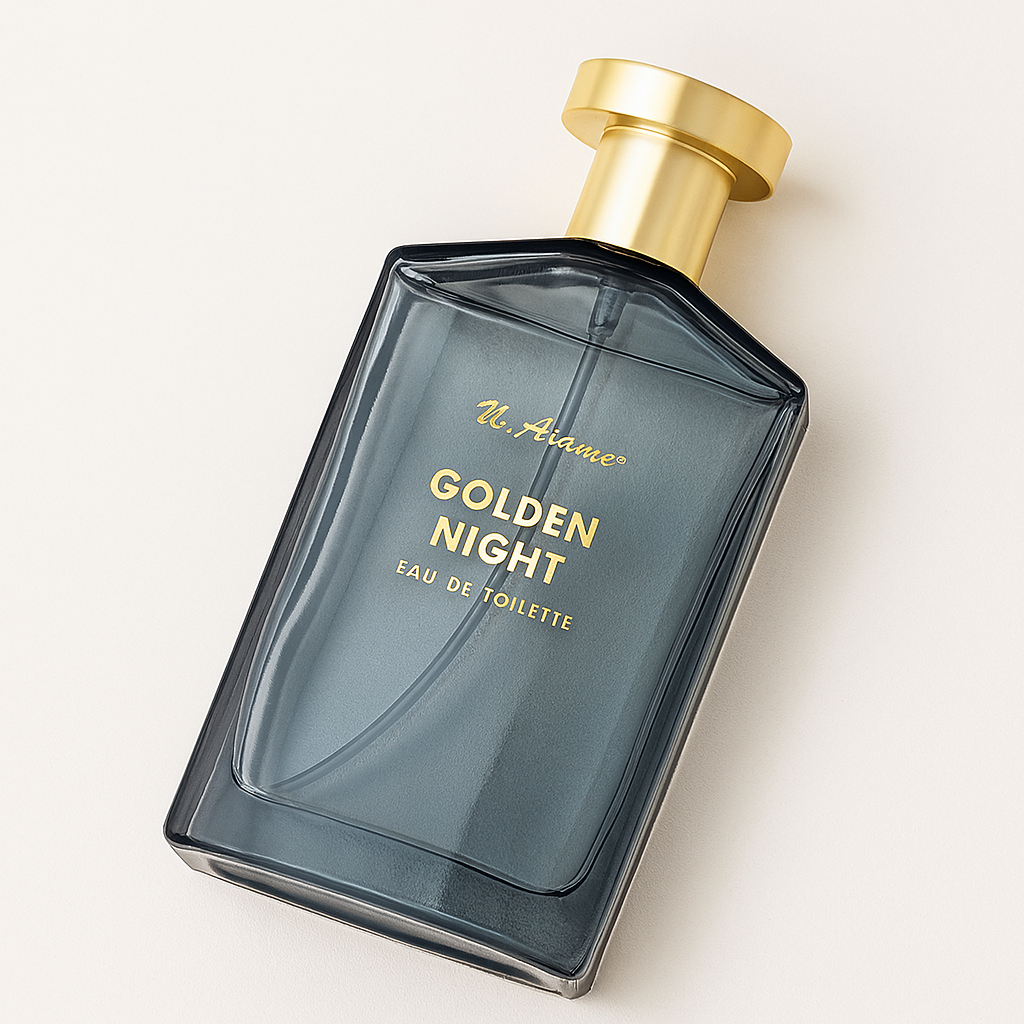 Ein elegantes Parfumflakon liegt leicht seitlich geneigt auf hellem Hintergrund. Das Glas ist rauchig-transparent mit goldener Aufschrift „Golden Night“ und goldfarbenem Sprühkopf. Der weiche Schatten verläuft nach links unten und verleiht dem Bild Tiefe.