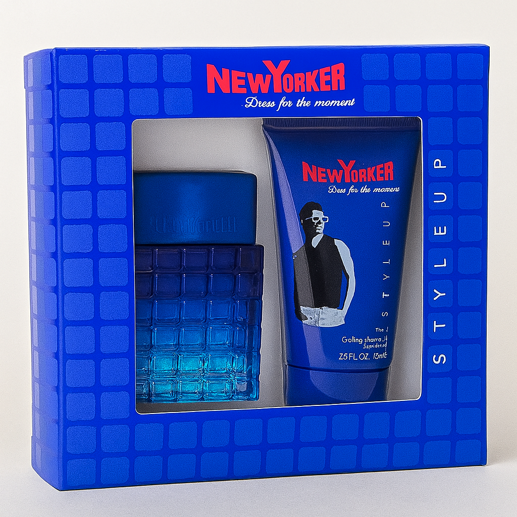 Ein rechteckiges Geschenkset mit blauer Verpackung steht leicht zur Seite geneigt auf hellem Untergrund. Die Vorderseite zeigt deutlich die Aufschrift „New Yorker – Dress for the moment“. Im Inneren sichtbar: ein blaues Eau de Toilette in Glasflakon mit Farbverlauf und eine Tube Duschgel/Shampoo mit Illustration einer männlichen Figur. Ein weicher Schatten fällt zur linken Seite.